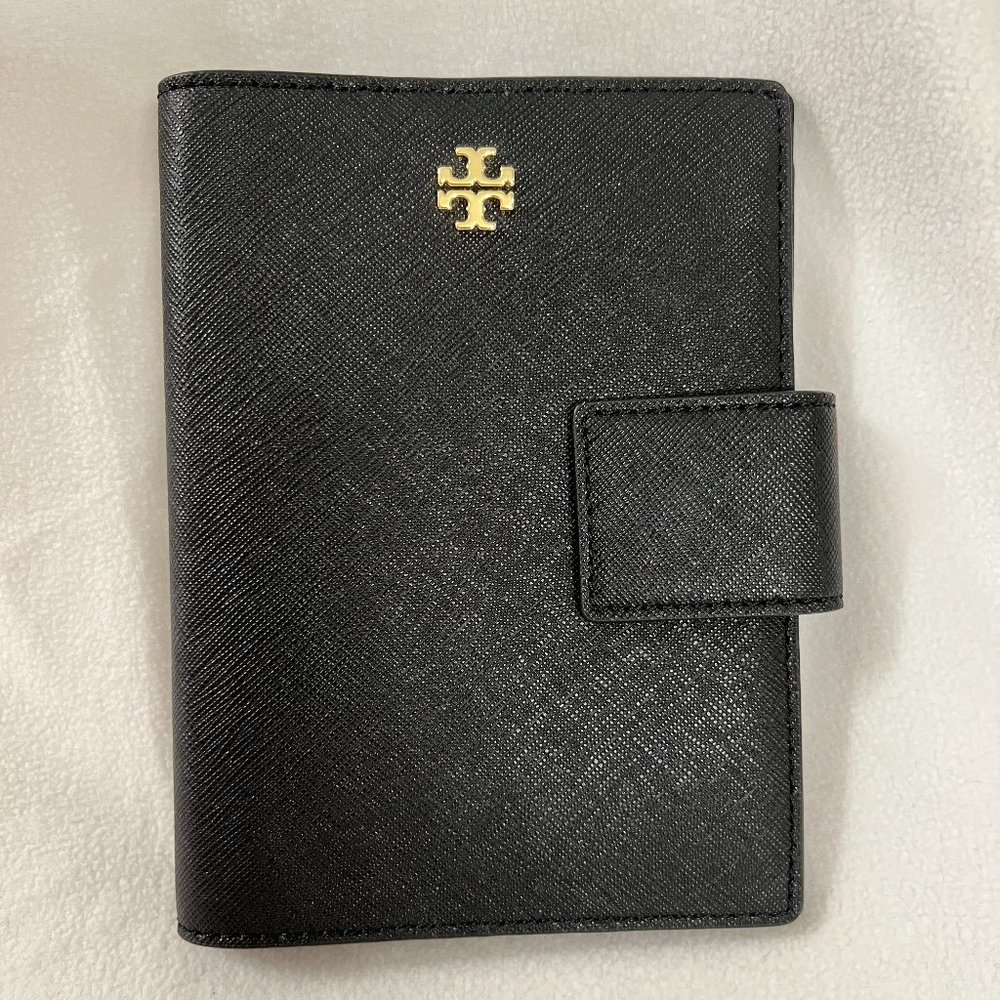 Tory Burch NWT Emerson Snap Passport Holder or Wallet